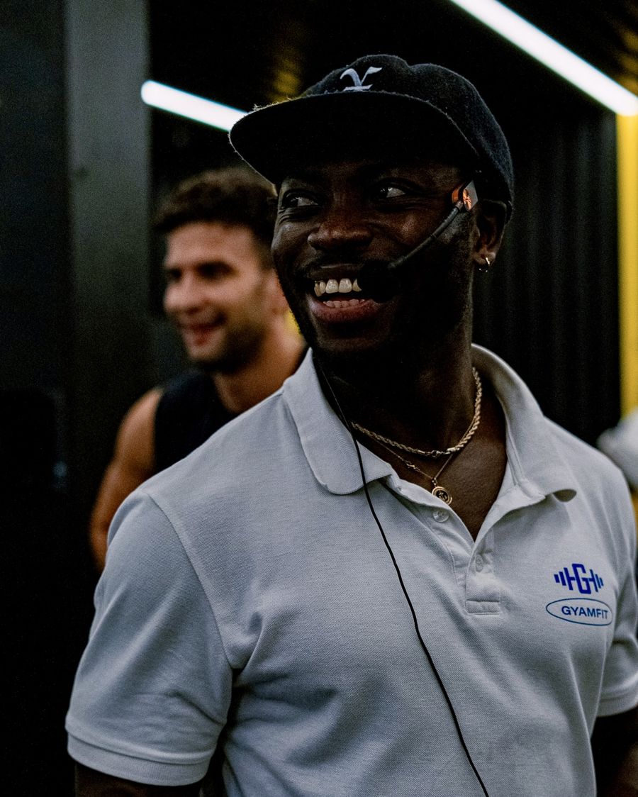 Emmanuel Gyamfi, lächelnd beim Training